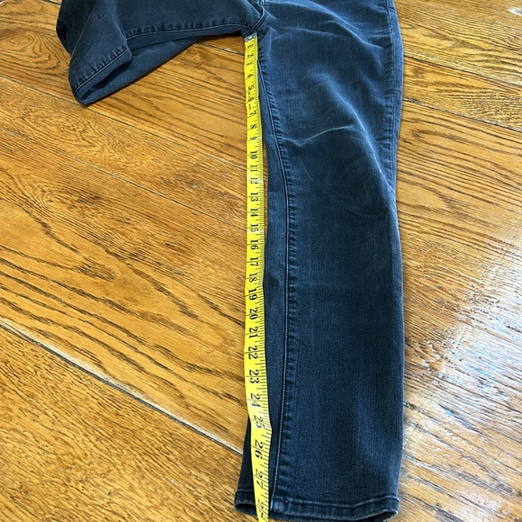J Brand black jeans. Skinny Leg Vanity, size 31. - Picture 9 of 10